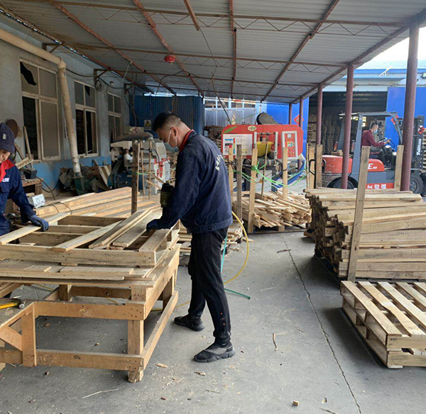   怎么改善木托盘的变形与开裂？