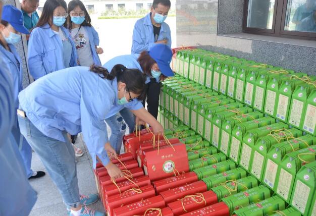 青岛鑫峰暖心端午福利礼品到!