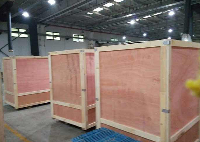 首批大型设备包装箱按期交货