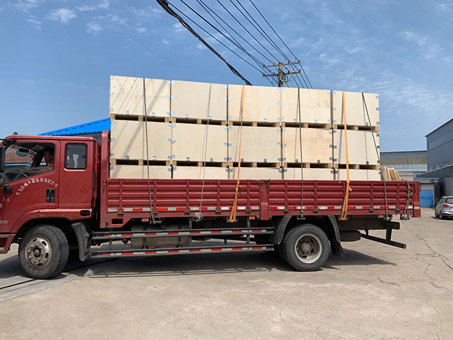 发往红岛经济开发区，加厚加三角铁片加钢铁胶合板木箱一车