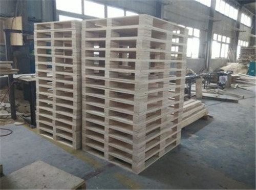 大批青岛木包装箱发往天津滨海