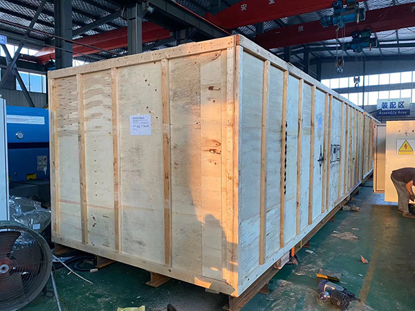 出口俄罗斯车床承重20吨大型设备包装箱组装现场