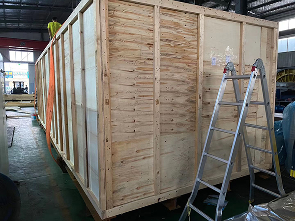 这次我们承接的是一家机械设备厂家下单订购我们青岛大型设备包装箱订单