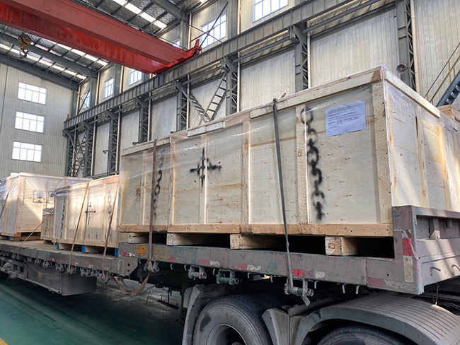 抛丸机厂家订购的大型设备包装箱交付