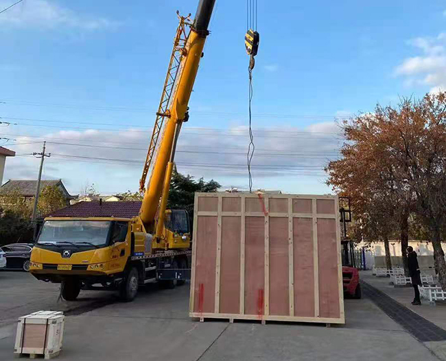 青岛鑫峰木器完成紧急大型设备包装箱产品供应