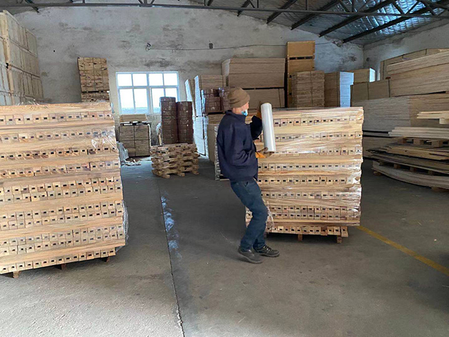 鑫丰实木托盘发往物流公司