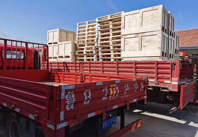 口罩公司定做的出口木托盘产品生产完毕