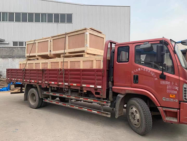 免熏蒸木包装箱订单完成装车发货中