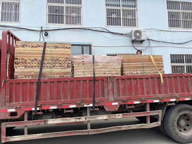 贸易物流公司订购我们青岛鑫峰木托盘完工发货中