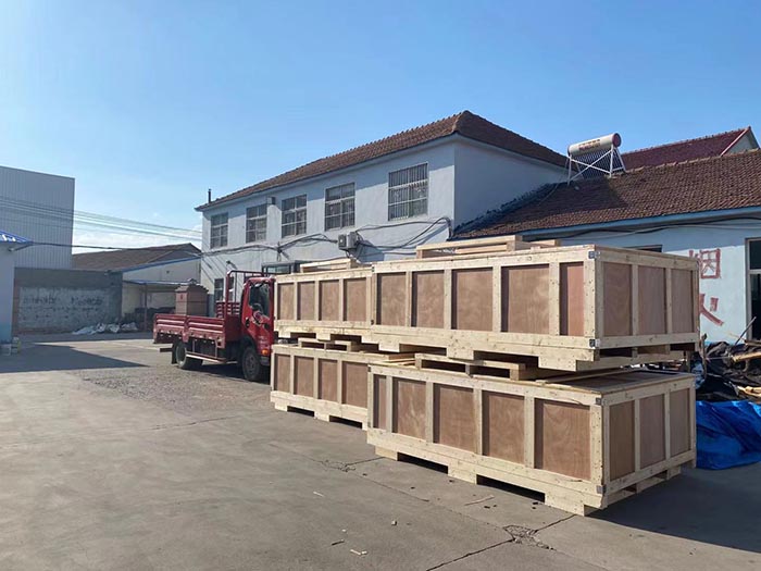 酒水公司订购的木包装箱产品完成装车即发货